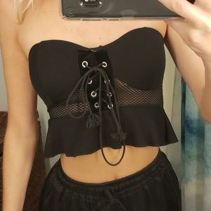 New boohoo black strapless crop top